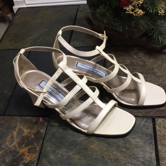 Victoria Spenser, 3” Cabana Heels. Size 8 - Picture 1 of 9